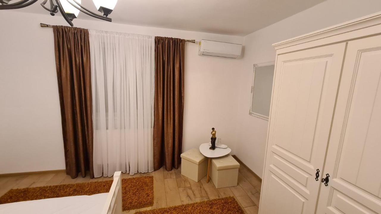 ホテル Casa Luca Moldova Noua エクステリア 写真