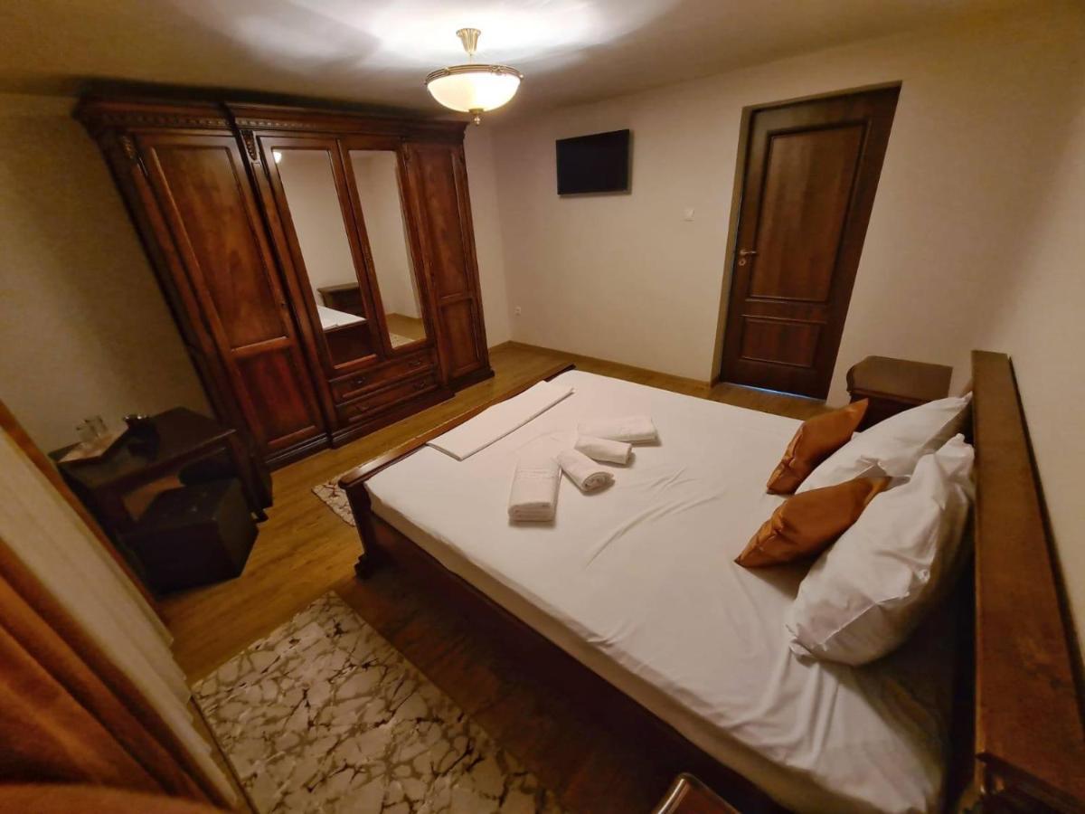 ホテル Casa Luca Moldova Noua エクステリア 写真