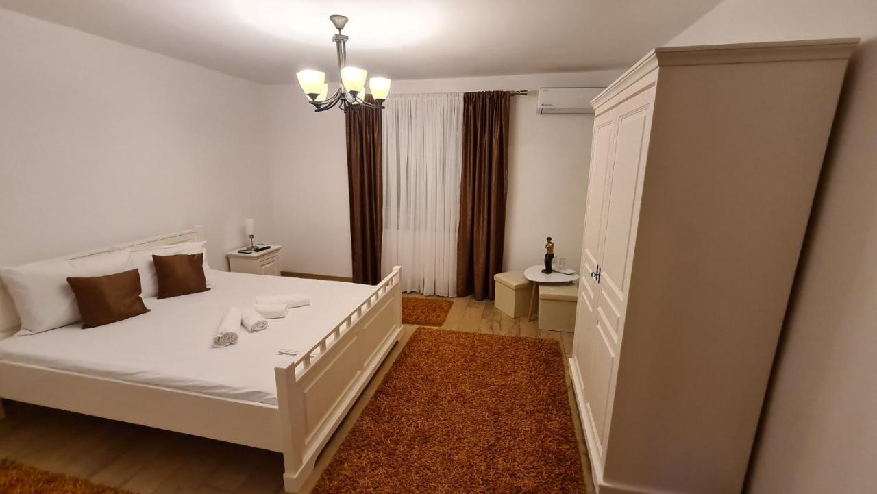 ホテル Casa Luca Moldova Noua エクステリア 写真