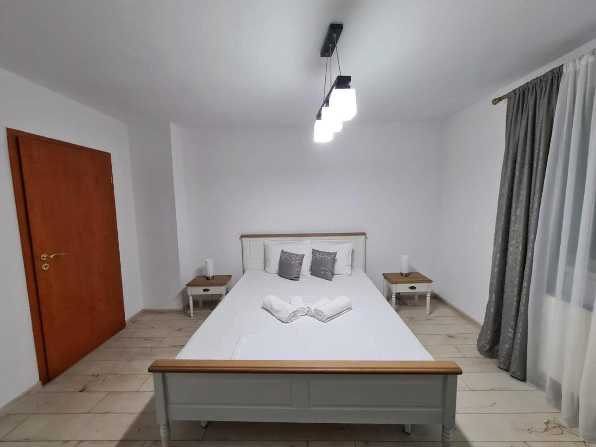 ホテル Casa Luca Moldova Noua エクステリア 写真