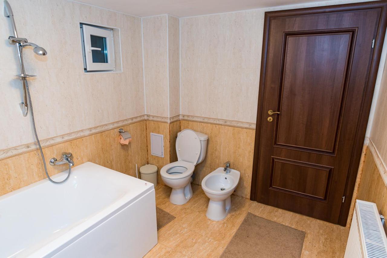 ホテル Casa Luca Moldova Noua エクステリア 写真