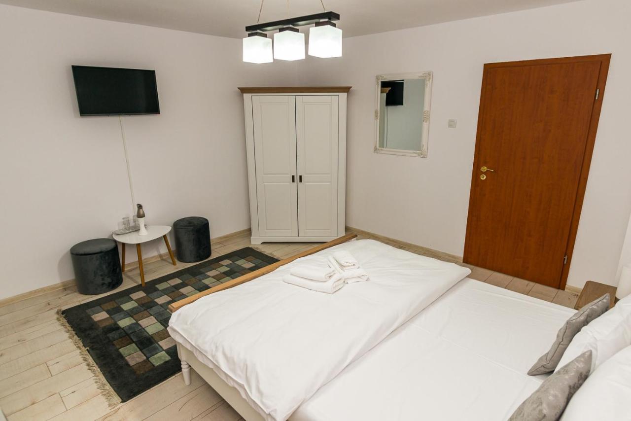 ホテル Casa Luca Moldova Noua エクステリア 写真