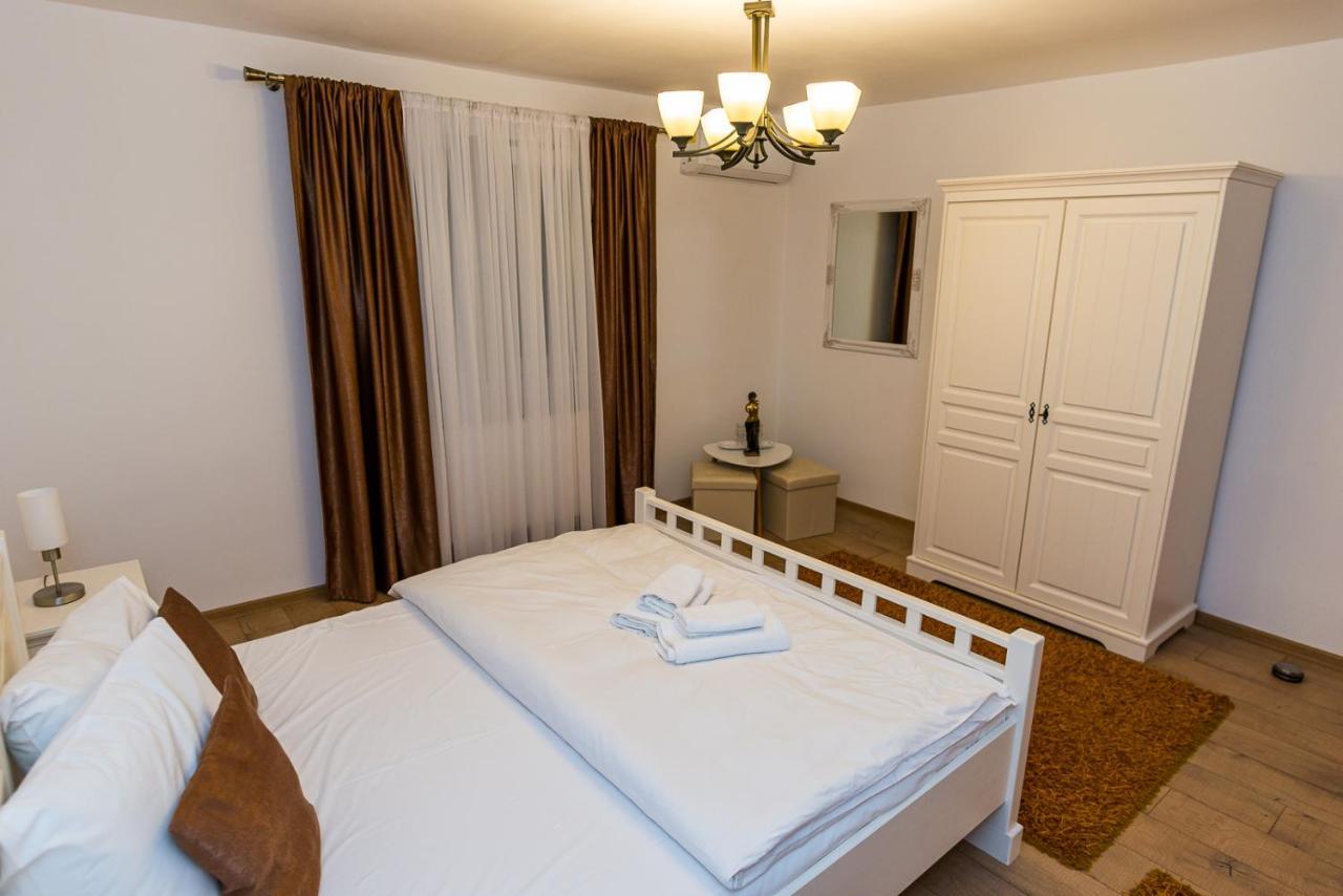 ホテル Casa Luca Moldova Noua エクステリア 写真