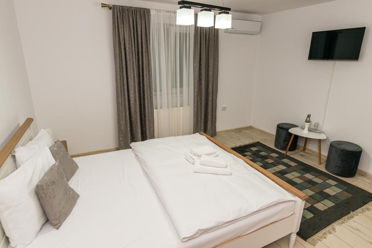 ホテル Casa Luca Moldova Noua エクステリア 写真