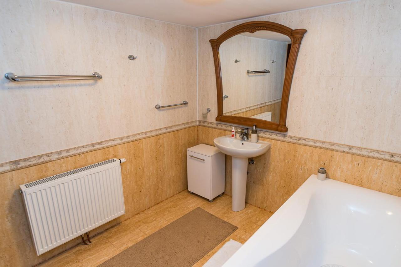 ホテル Casa Luca Moldova Noua エクステリア 写真