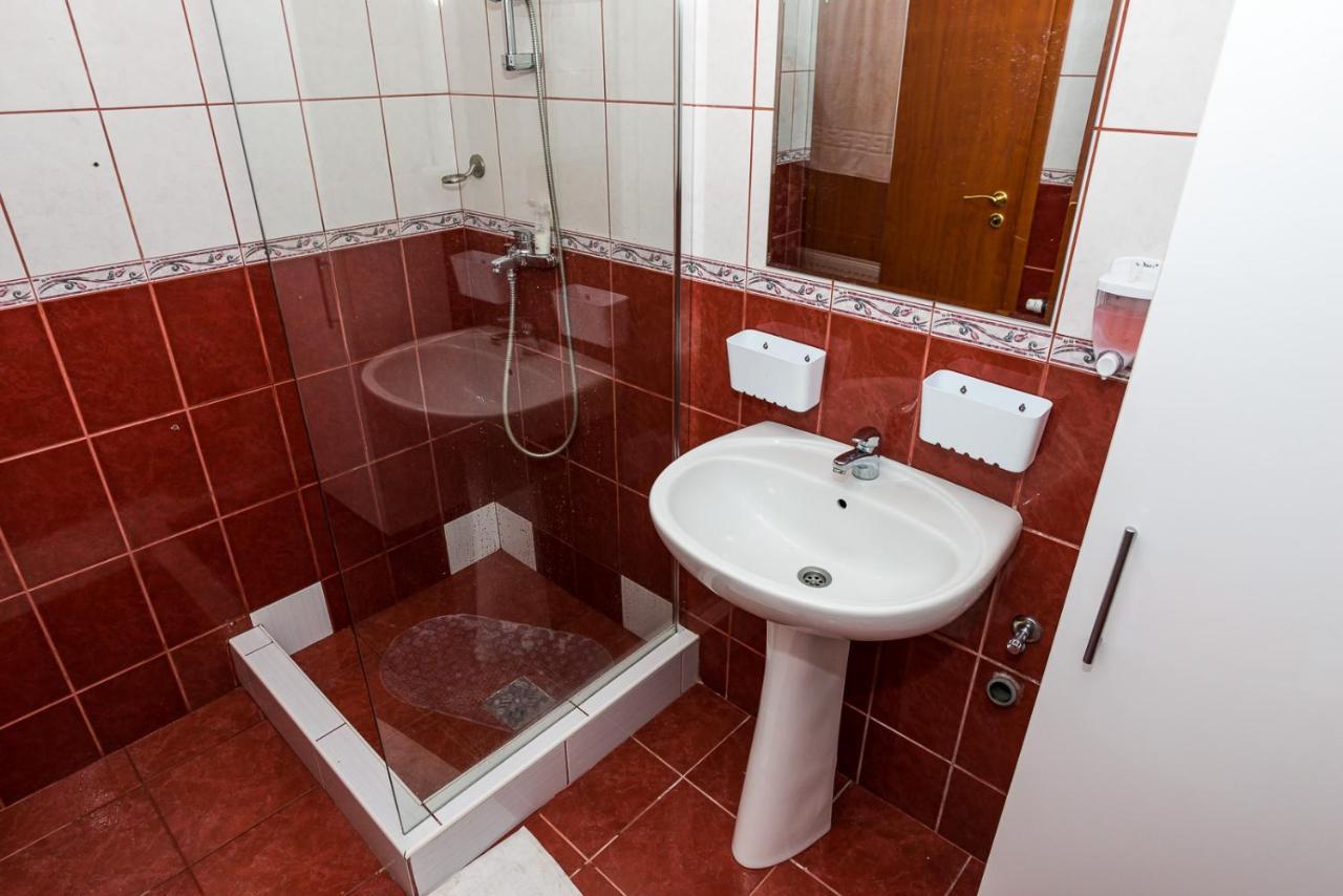 ホテル Casa Luca Moldova Noua エクステリア 写真