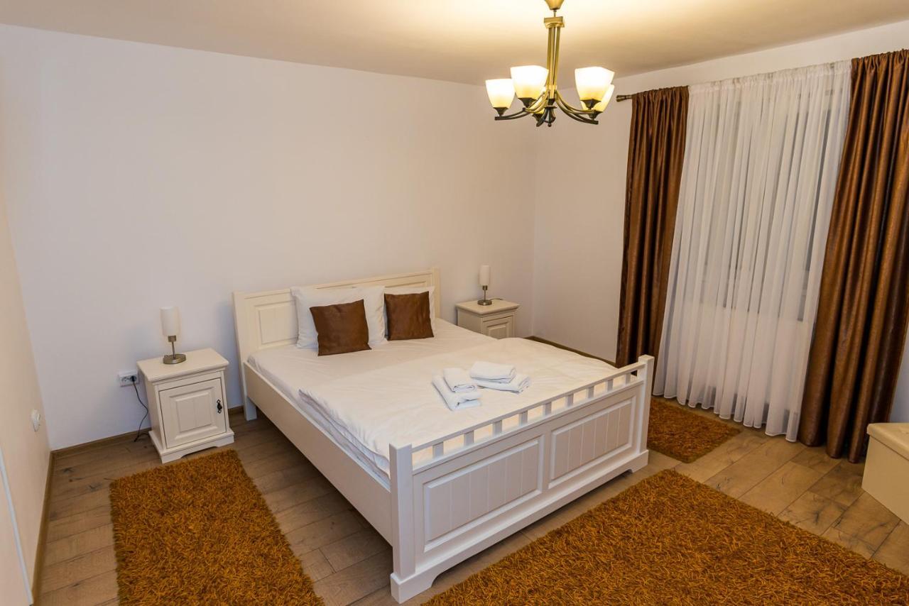 ホテル Casa Luca Moldova Noua エクステリア 写真