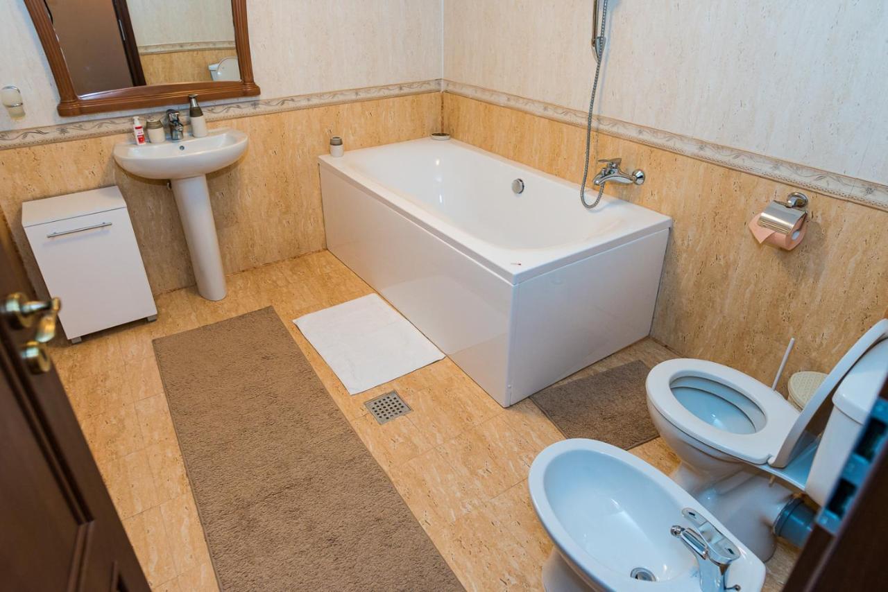 ホテル Casa Luca Moldova Noua エクステリア 写真