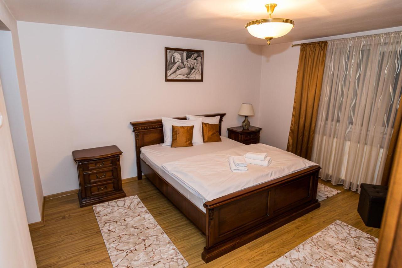 ホテル Casa Luca Moldova Noua エクステリア 写真