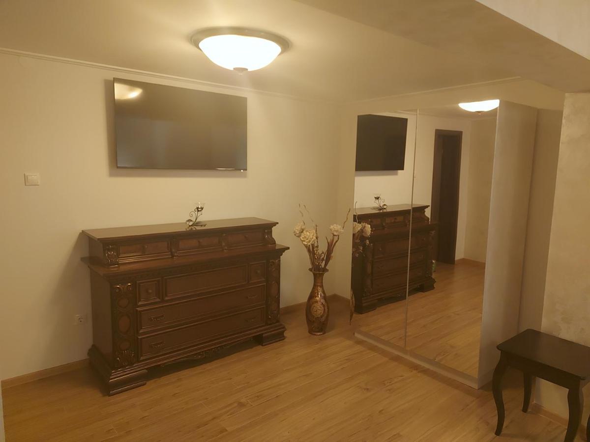 ホテル Casa Luca Moldova Noua エクステリア 写真