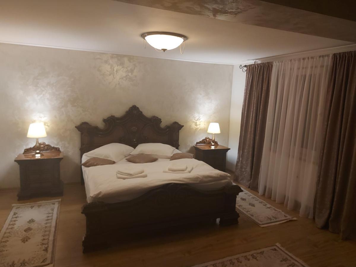 ホテル Casa Luca Moldova Noua エクステリア 写真