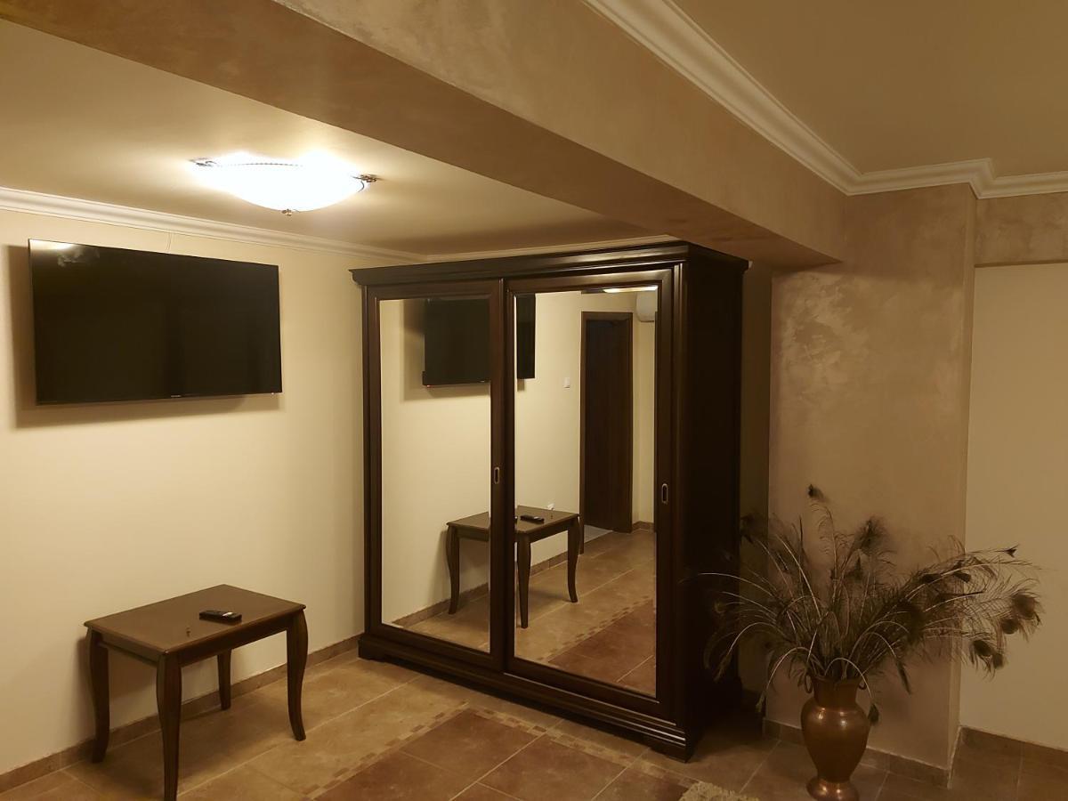 ホテル Casa Luca Moldova Noua エクステリア 写真