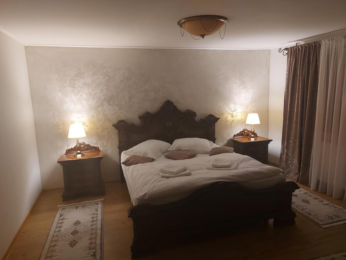 ホテル Casa Luca Moldova Noua エクステリア 写真