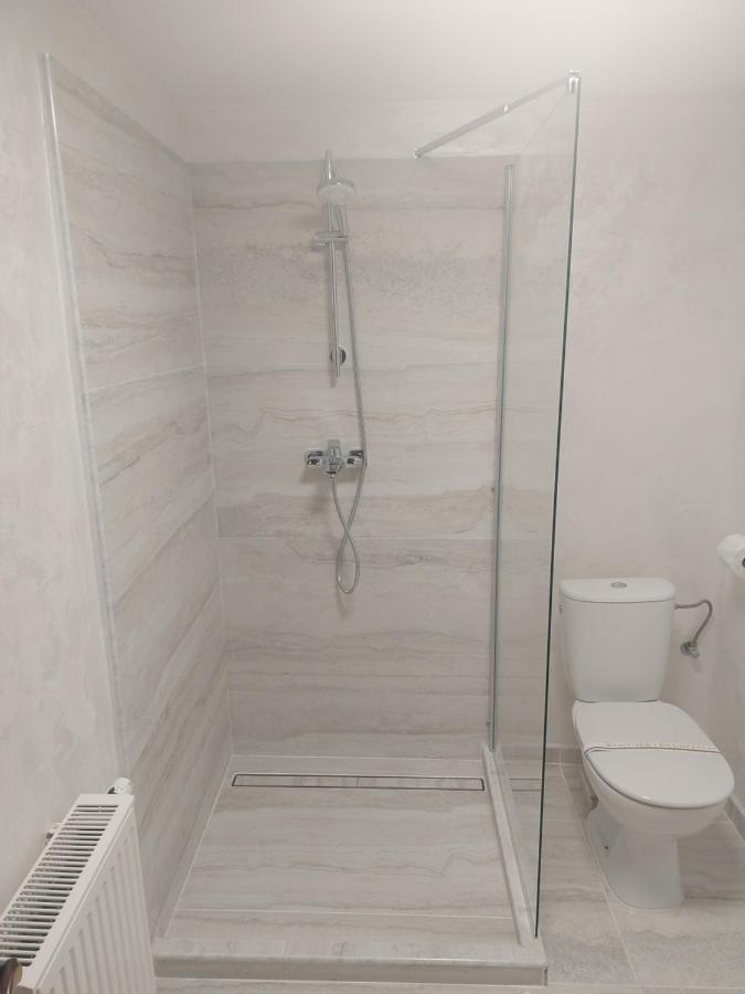ホテル Casa Luca Moldova Noua エクステリア 写真