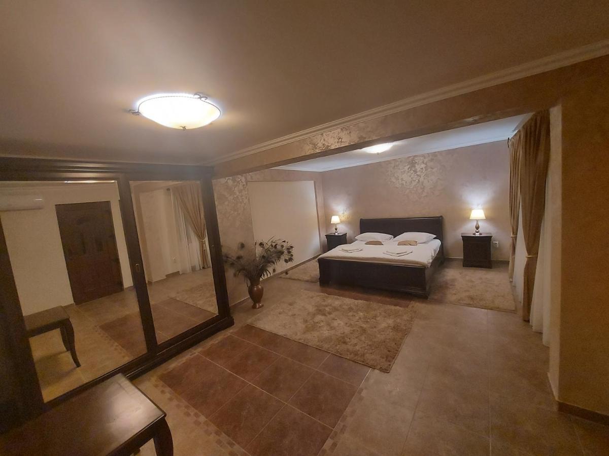 ホテル Casa Luca Moldova Noua エクステリア 写真