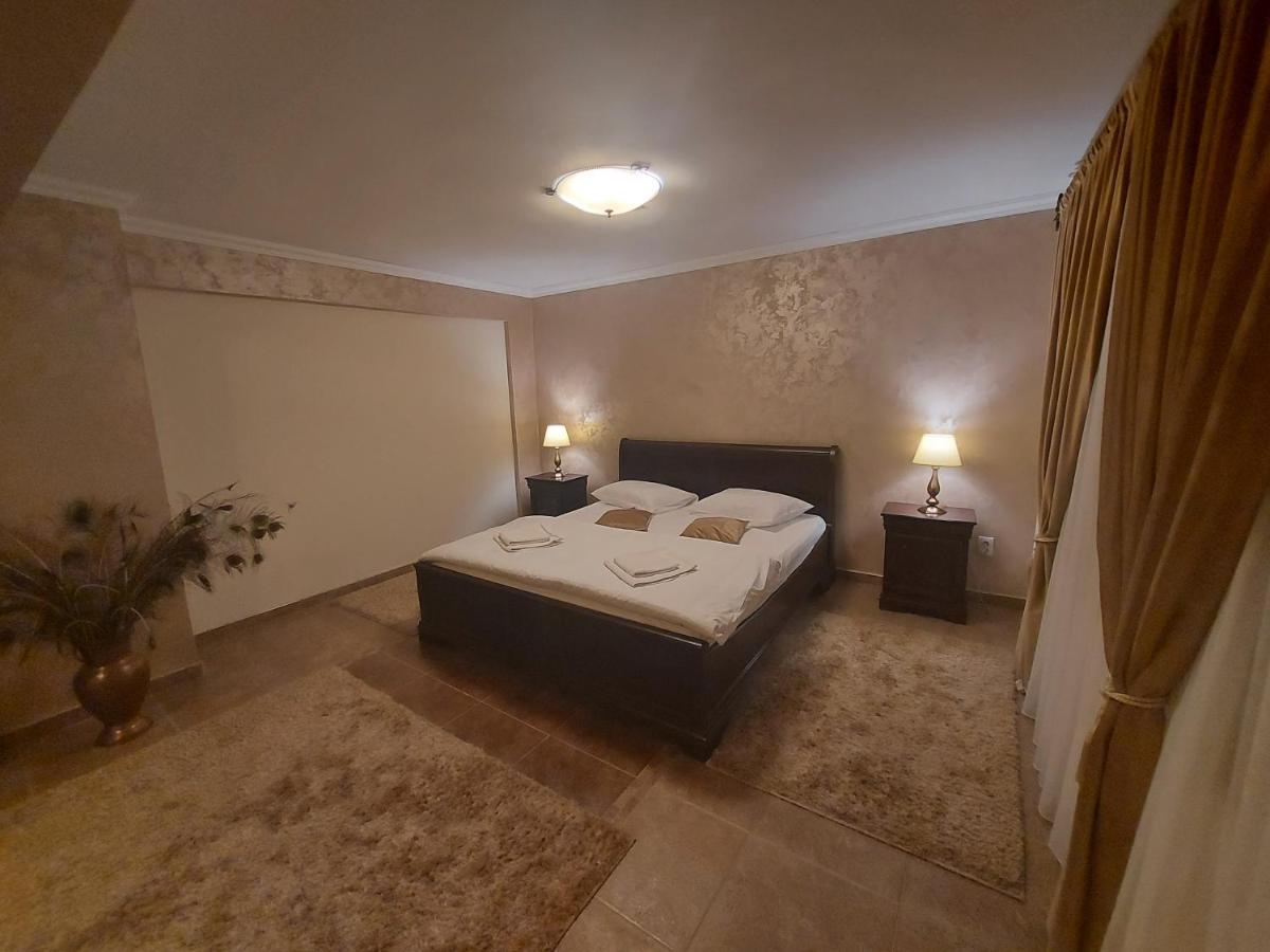 ホテル Casa Luca Moldova Noua エクステリア 写真
