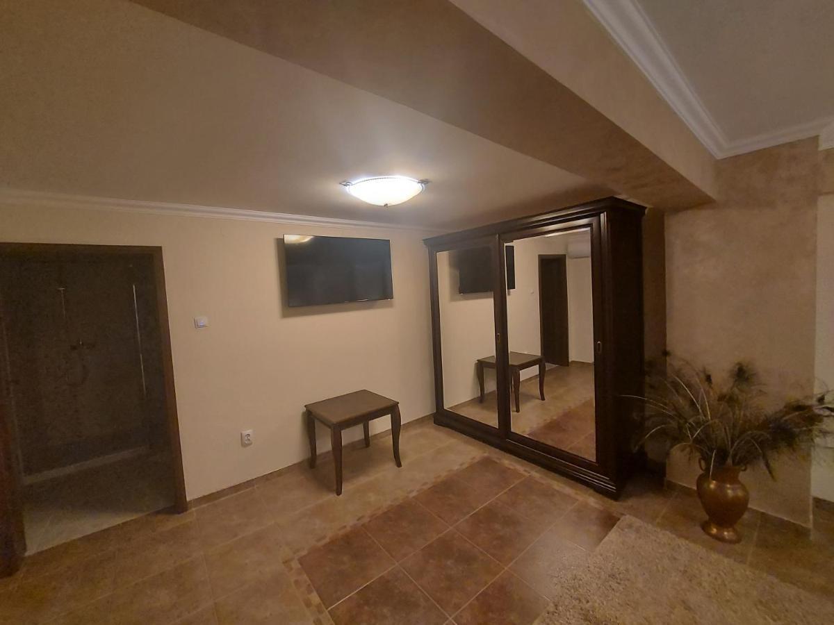 ホテル Casa Luca Moldova Noua エクステリア 写真