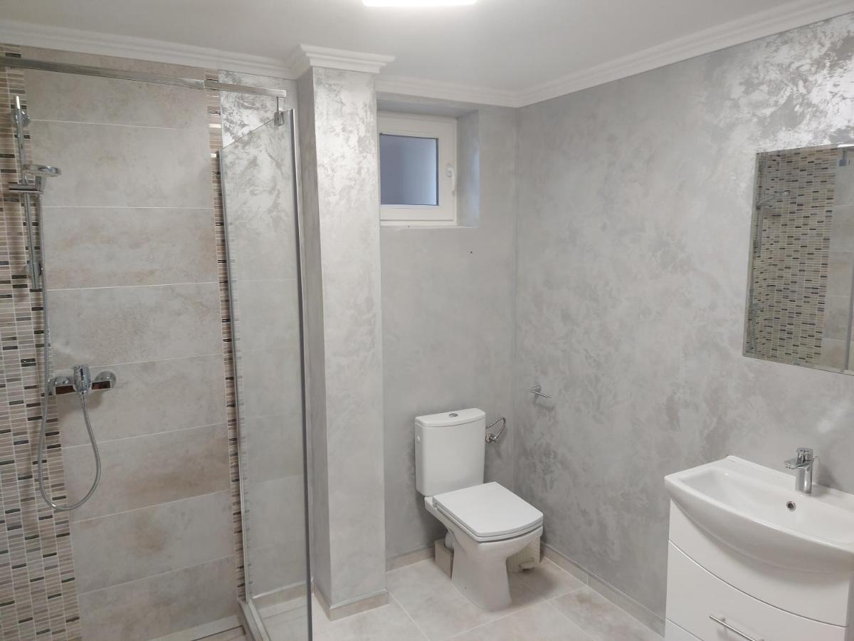 ホテル Casa Luca Moldova Noua エクステリア 写真