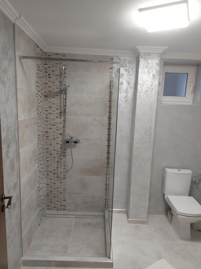 ホテル Casa Luca Moldova Noua エクステリア 写真