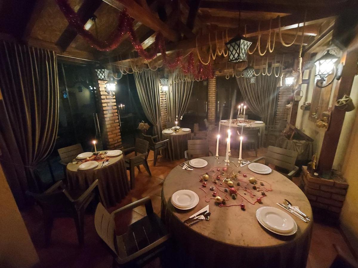 ホテル Casa Luca Moldova Noua エクステリア 写真