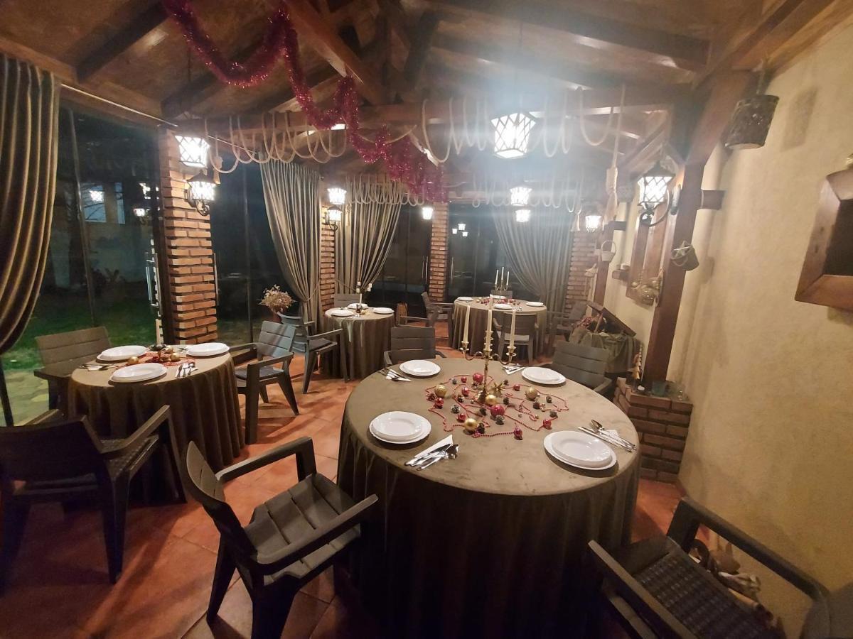 ホテル Casa Luca Moldova Noua エクステリア 写真
